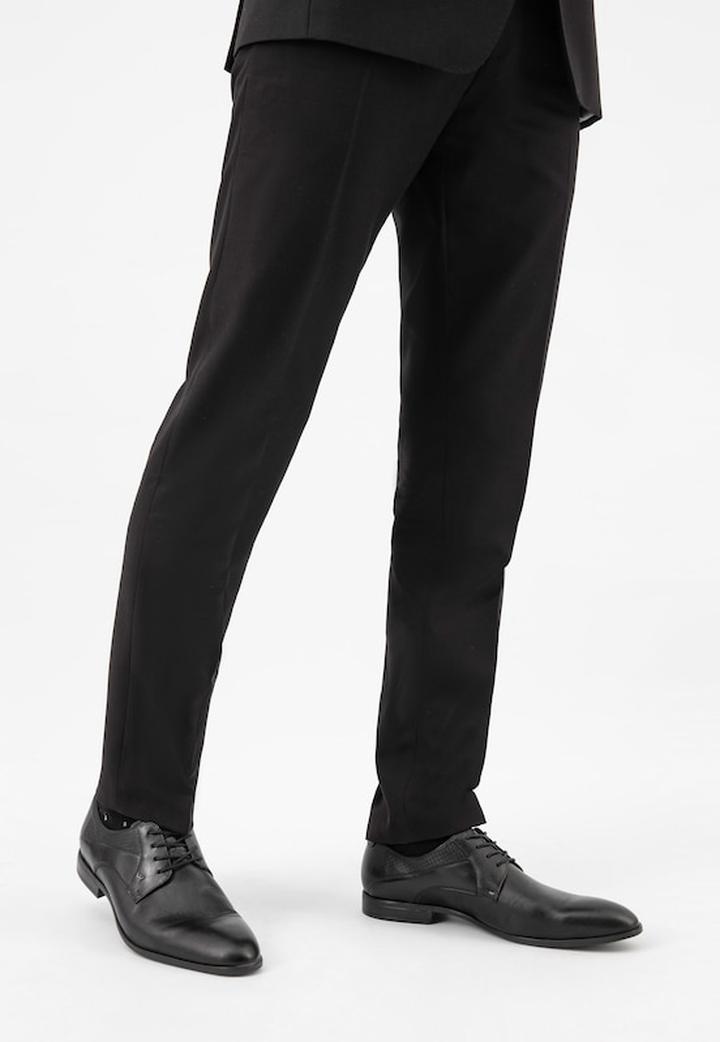 Casualowa elegancja z garniturem