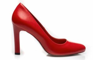 Czerwone buty do jakiej sukienki? Oto najmodniejsze połączenia!