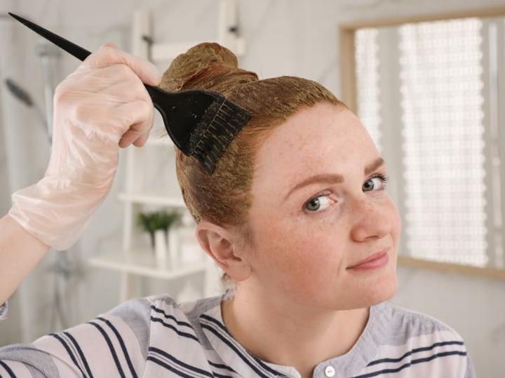 Farbowanie włosów z pasemkami w domu