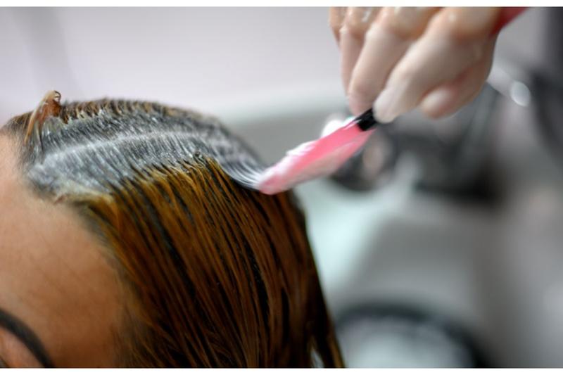 Najczęstsze błędy w farbowaniu pasemkami