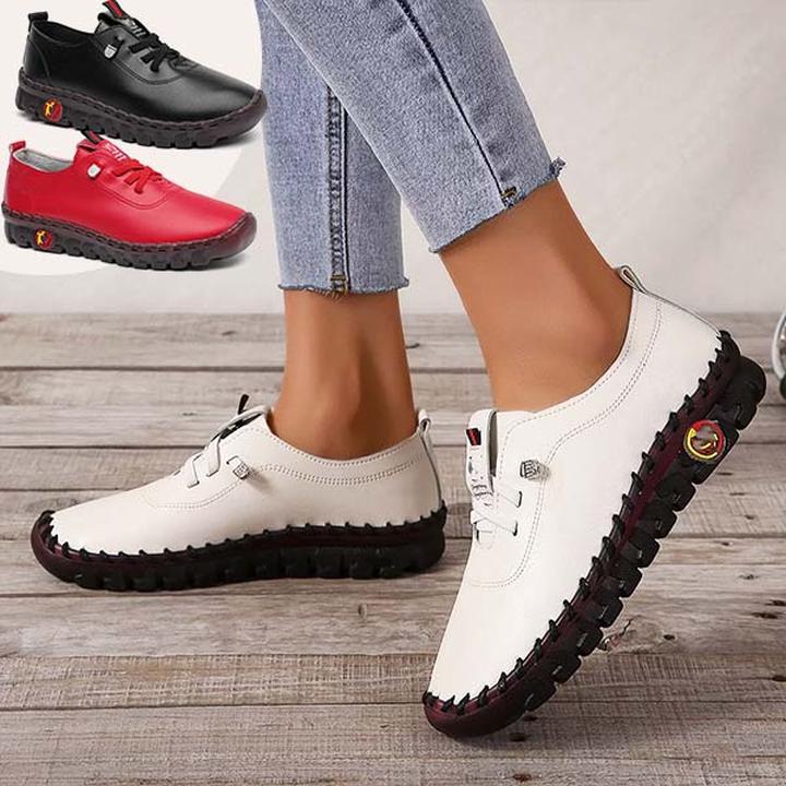 Porównanie sneakersy vs mokasyny