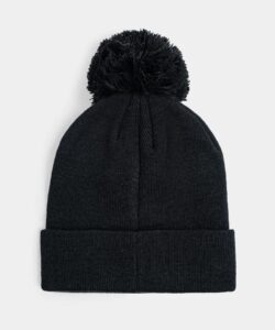 Szyjemy z pasją: jak uszyć czapkę z pomponem krok po kroku