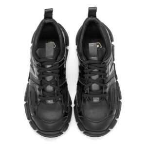 Idealne obuwie: jakie buty do czarnej koronkowej sukienki wybrać?